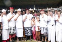 Nyaksi Pemlaspasan Candi Bentar, Bupati Sanjaya Komunikasi Aktif dengan Krama Candi Bentar