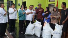 Bupati Tamba Salurkan 51,68 Ton Beras Cadangan Pemerintah Beras