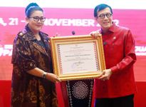 Menparekraf Sebut Endek Tampil di G20 Berkat Perjuangan Gubernur Koster dan Putri Koster putri koster