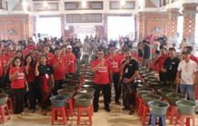Serahkan Piala Bergilir Kontes Bemas Koki, Bupati Sanjaya Bersyukur para Komunitas Memberi Dampak Baik bagi UMKM Tabanan Bemas Koki