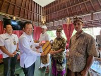 Bupati Bangli Tandatangani dn Serahkan NPHD Bantuan Kepada 22 Subak di Empat Kelurahan Subak