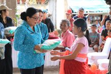 Kunjungan Kerja Putri Koster Dalam Rangka ‘Menyapa dan Berbagi’ di Kabupaten Klungkung Kunjungan Kerja Putri Koster