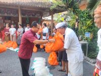Tanggulangi Inflasi, Kelurahan Dangin Puri Salurkan Paket Sembako Bagi Warga salurkan paket sembako