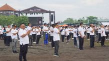 Pemkab Jembrana Gelar Senam Massal Meriahkan Beroperasinya Sirkuit All in One Pengambengan Pemkab Jembrana