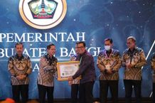 Kabupaten Tabanan Raih Penghargaan 10 Besar Nasional Predikat Kepatuhan Standar Pelayanan Publik Tahun 2022 Pelayanan Publik
