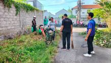 Bangun Kesadaran Jaga Lingkungan, Kelurahan Peguyangan Laksanakan Jumat Bersih di Jalan Bedahulu Jumat Bersih