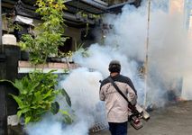 Cegah Penambahan Kasus Demam Berdarah, Puskesmas III Densel Gencar Lakukan Fogging fogging