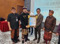 PLN Kembali Raih Penghargaan GOLD di Ajang BUMN CSR Award Bali 2022 CSR