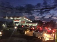 Antrean Panjang di Sejumlah SPBU, Begini Penjelasan Pertamina BBM Langka