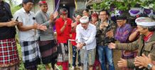 Wabup Diar Resmikan Perpanjangan Pipa Induk SPAM Balik Bukit Desa Songan A dan Songan B Wabup Diar