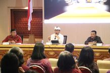 Dari Rapat Evaluasi Akhir Tahun Pemkot Denpasar, Wawali Arya Wibawa Minta Pimpinan OPD Tingkatkan Kinerja rapat pemkot denpasar