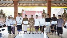 Pemkot Denpasar Serahkan Hibah dan BKK Tahun 2022 serahkan hibah