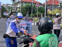 Kolaborasi Campaign #Cari_Aman Bersama Polda dan Dishub Bali Helm SNI