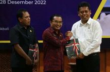 Kepala BPK RI Perwakilan Bali Serahkan LHP Semester II Tahun 2022 Pemkab Tabanan BPK