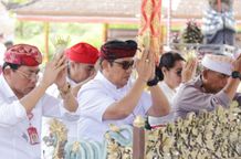 Bupati Sanjaya Tangkil di Pura Luhur Batu Panes Pura Luhur Batu Panes