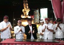 Diguyur Hujan Angin, Bupati Sanjaya Resmikan Patung Wisnu Murti Wisnu Murti