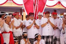 Wujud Sradha Bhakti Kepada Masyarakat, Bupati Sanjaya Hadiri Karya Ngenteg Linggih Krama Bendesa Manik Mas Subamia Sradha Bhakti