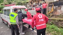 Tiga Penunpang Meninggal Saat Kecelakaan Maut Mini Bus Vs Truk di Desa Pancasari Tabrak