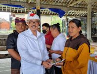Wabup Diar Serahkan Secara Simbolis BLT BBM APBD Kabupaten Bangli Tahun 2022 BLT