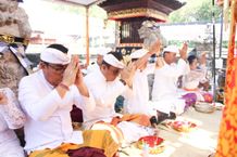 Pemkot Denpasar Ngaturang Bhakti Pujawali di Pura Dalem Sakenan, Ida Bhatara Nyejer Hingga 17 Januari Ngaturang Bhakti Pujawali