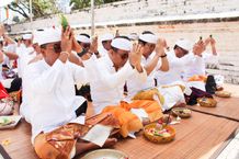 Wali Kota Jaya Negara ‘Ngaturang Bhakti Pujawali’ di Pura Luhur Uluwatu bhakti pujawali
