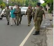 Ganggu Ketertiban, Satpol PP Denpasar Amankan Orang Mabuk Amankan Orang Mabuk