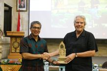 FK Unud Gelar Guest Lecture “Better Medicine and Health Care” fk unud