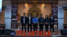 Lanjutkan Regenerasi, Dekan FEB Unud Lantik Pengurus LMFEB Periode 2023 feb unud