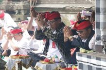 Rahina Purnama Kapitu, Jajaran Pemkab Tabanan Sembahyang Mohon Kerahayuan di Pura Luhur Batukau Pura Batukau