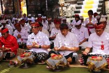 Bupati Sanjaya Hadiri Rangkaian Karya Ngenteg Linggih Krama Banjar Anyar Ngenteg Linggih