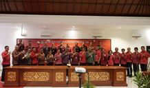 Teken Pakta Integritas, Bupati Sanjaya Tegaskan Kepala OPD Wajib Berikan Pelayanan Simple, Efektif, Efisien untuk Masyarakat Pakta Integritas