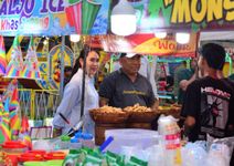 Pantau Pasar Malam Pergung, Bupati Tamba: Ajang Hiburan Rakyat dan Perputaran Ekonomi Pasar Malam