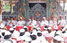 Bupati Sanjaya Hadiri rangkaian Karya Agung Tawur Balik Sumpah Desa Adat Abiantuwung Tawur Balik Sumpah