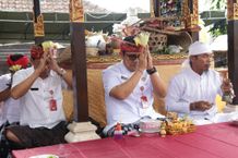 Bupati Tabanan Beserta Jajaran, Hadiri Karya Ngenteg Linggih Merajan Gede Pasek Sri Karandan di Desa Bongan Desa Bongan