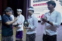 Bupati Giri Prasta Serahkan Dana Kreativitas Ogoh-ogoh Rp15 Juta Untuk Setiap Sekaa Teruna Ogoh-ogoh