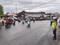 Polsek Abiansemal Amankan Rute RI 1 di Simpang Mambal Pengamanan rute