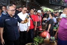 Wali Kota Jaya Negara Dampingi Kunker Mendag, Zulkifli Hasan di Pasar Kreneng Pantau Harga