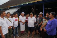 Pasca Kebakaran, Pedagang Direlokasi ke Depan Pasar Adat Lelateng Kebakaran Pasar