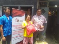 Karang Taruna Sutamandala Kelurahan Peguyangan Serahkan 100 Paket Sembako Kepada Disabilitas dan Anak Yatim Piatu Serahkan 100 Paket sembako