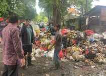 Sekda Alit Wiradana Pantau Optimalisasi Pengangkutan Sampah di Beberapa TPS Meninjau Penanganan Sampah