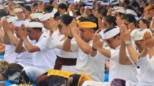 Peringatan Tumpek Klurut, di Jembrana dipusatkan di Pura Jagatnatha Rahina Tumpek Klurut