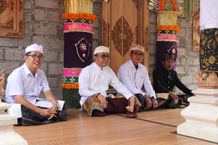 Wali Kota Jaya Negara Hadiri Karya Pujawali di Balai Banjar Belong Gede Pujawali