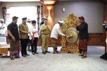 Sekda Alit Wiradana Buka Seminar Nasional Sambut HUT Ke-235 Kota Denpasar Seminar Nasional