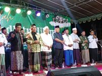 Hadiri Peringatan Satu Abad NU, Bupati Tamba Tekankan Pentingnya Semangat Menyama Braya Harlah NU