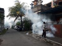 Tekan DBD, Lingkungan Taman Sekar Kelurahan Padangsambian Laksanakan Fogging Fokus Fogging Fokus
