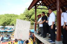 Ajak Siswa Peduli Pelestarian Habitat Laut, Wawali Arya Wibawa Buka Lomba Susur Mangrove Susur Mangrove