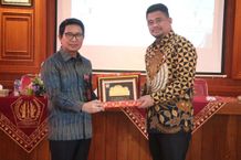 Sekda Adi Arnawa Terima Kunja Wali Kota Medan Desa Kutuh