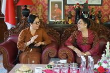 Sinergikan Program Kerja, Rai Wahyuni Sanjaya Menerima Kunjungan Ketua BKOW Provinsi Ny. Rai Wahyuni