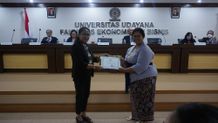 Pengaruh Tri Hita Karana Antarkan Ni Luh Gde Ana Pertiwi Raih Gelar Doktor FEB Unud feb unud