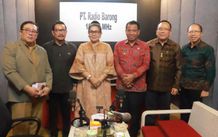 Putri Koster Gelar Dialog Bertemakan Pembangunan Lingkungan Hijau Indah dan Bersih di RRI Singaraja Putri Koster